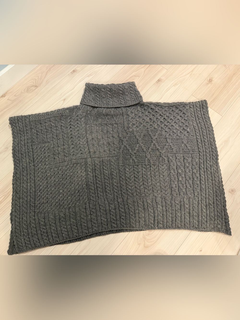 Carraig Donn Irish Merino Wool Cable Knit Poncho – Gray